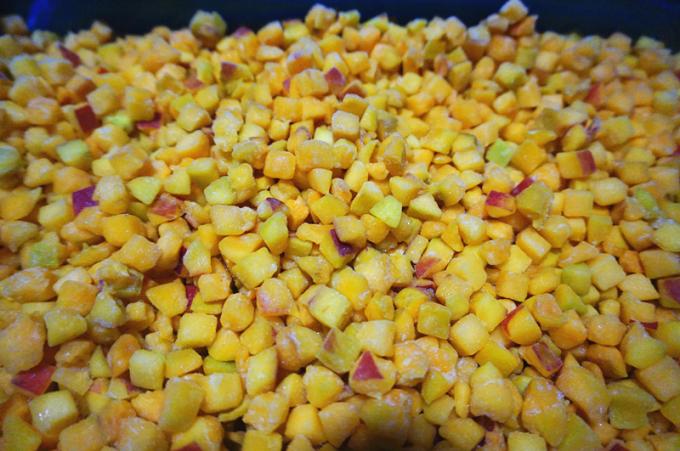 উচ্চ মানের ফ্ল্যাশ-ফ্রিজ করা সম্পূর্ণ শস্যের এপ্রিকট, স্মুদি, বেকিং-এর জন্য সুস্বাদু, ফ্যাক্টরি সরবরাহ IQF প্রক্রিয়াজাত তাজা হিমায়িত ফল 3