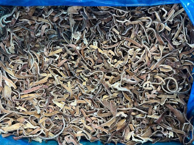 সিনোচার্ম নতুন মৌসুম বিআরসি এ সার্টিফাইড ডব্লিউ ৪-৬মিমি তাজা ফ্রোজেন মাশরুমস আইকিউএফ ব্ল্যাক ফাঙ্গাস স্ট্রিপস 2